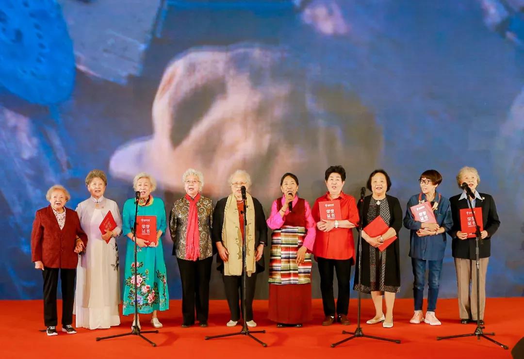 星誠視野總經(jīng)理張立受邀參與2021中國品牌節(jié)第十四屆女性論壇，并和聯(lián)合國前副秘書長沙祖康親切交流；